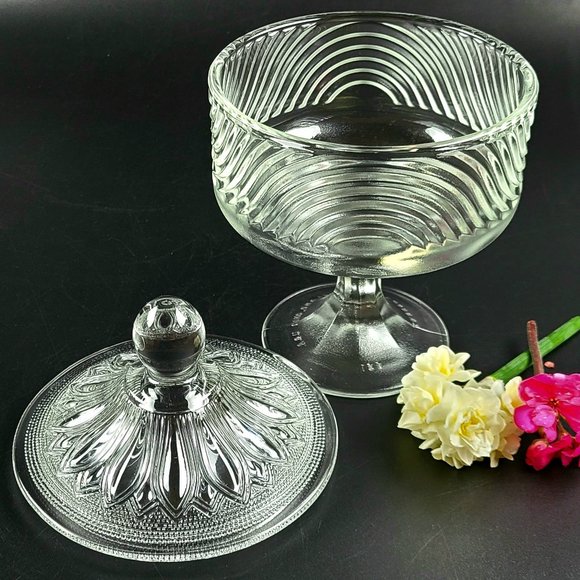 Vintage- Glass Candy Dish with Pedestal & Lid- Beautiful - Picture 6 of 10